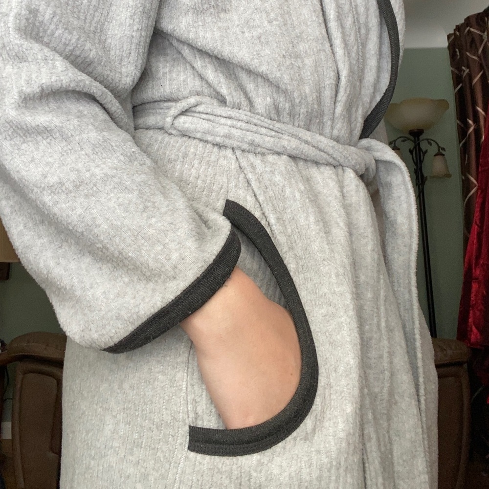 Vanity Fair Comfortable Robe - Picture 4 of 4